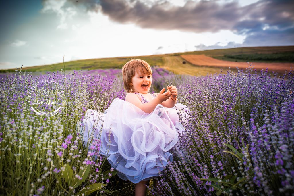 Fotografie de familie in natura, fotografie lavanda, fotografie rapita, fotografie livada meri