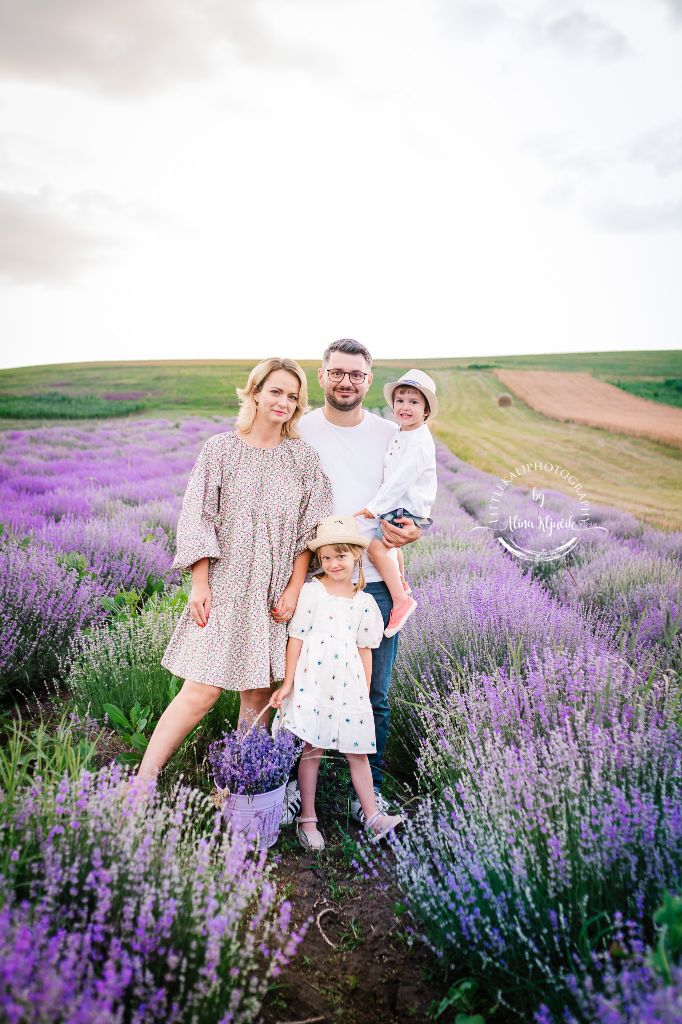 Fotografie de familie in natura, fotografie lavanda, fotografie rapita, fotografie livada meri