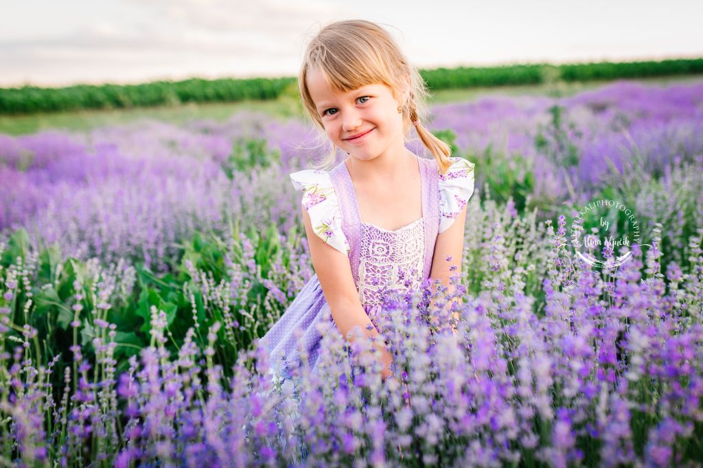 Fotografie de familie in natura, fotografie lavanda, fotografie rapita, fotografie livada meri