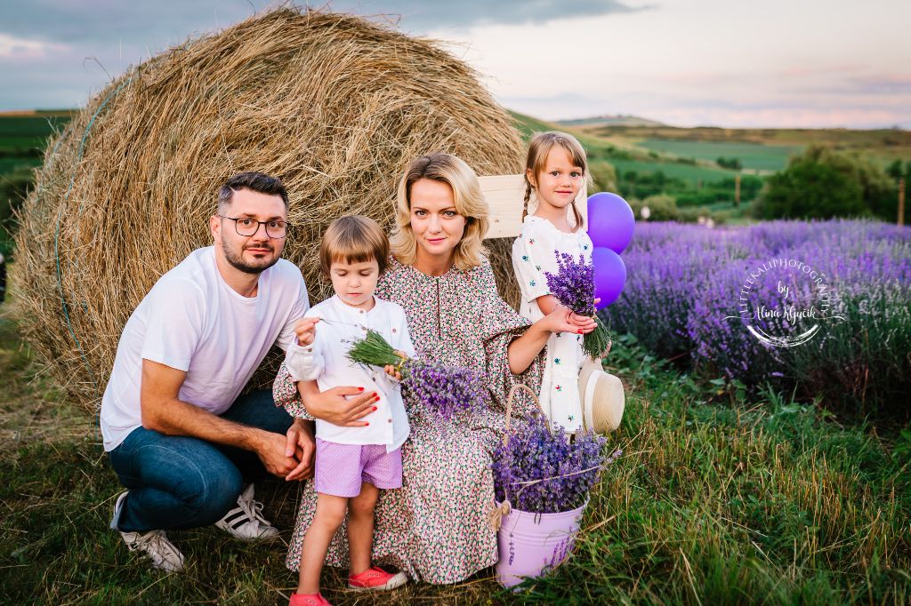 Fotografie de familie in natura, fotografie lavanda, fotografie rapita, fotografie livada meri
