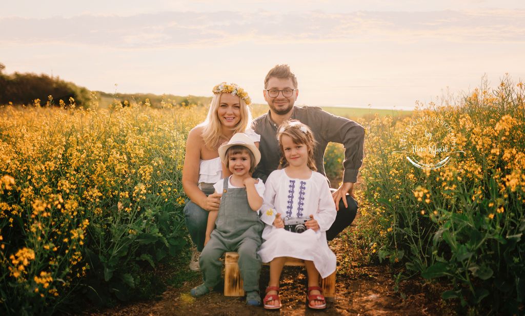 Fotografie de familie in natura, fotografie lavanda, fotografie rapita, fotografie livada meri