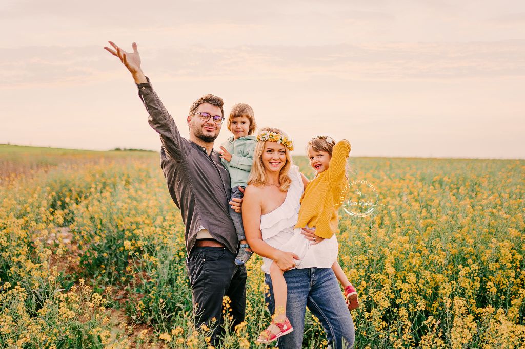 Fotografie de familie in natura, fotografie lavanda, fotografie rapita, fotografie livada meri