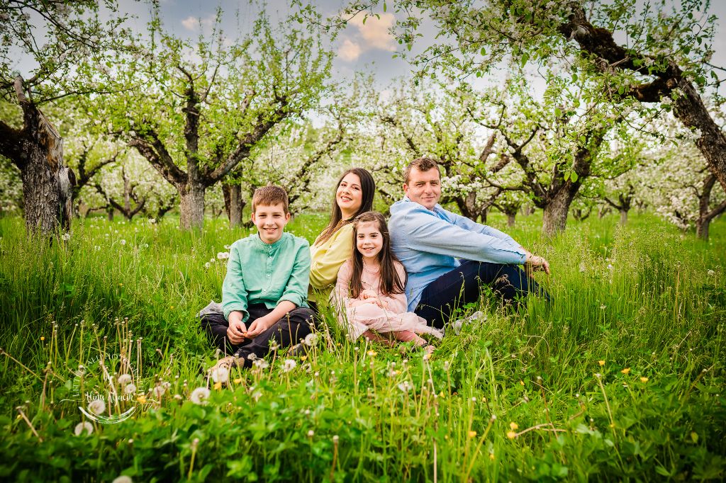 Fotografie de familie in natura, fotografie lavanda, fotografie rapita, fotografie livada meri