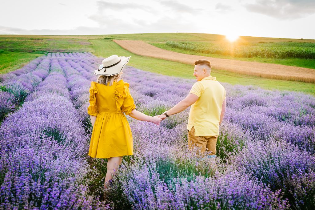 Fotografie de familie in natura, fotografie lavanda, fotografie rapita, fotografie livada meri