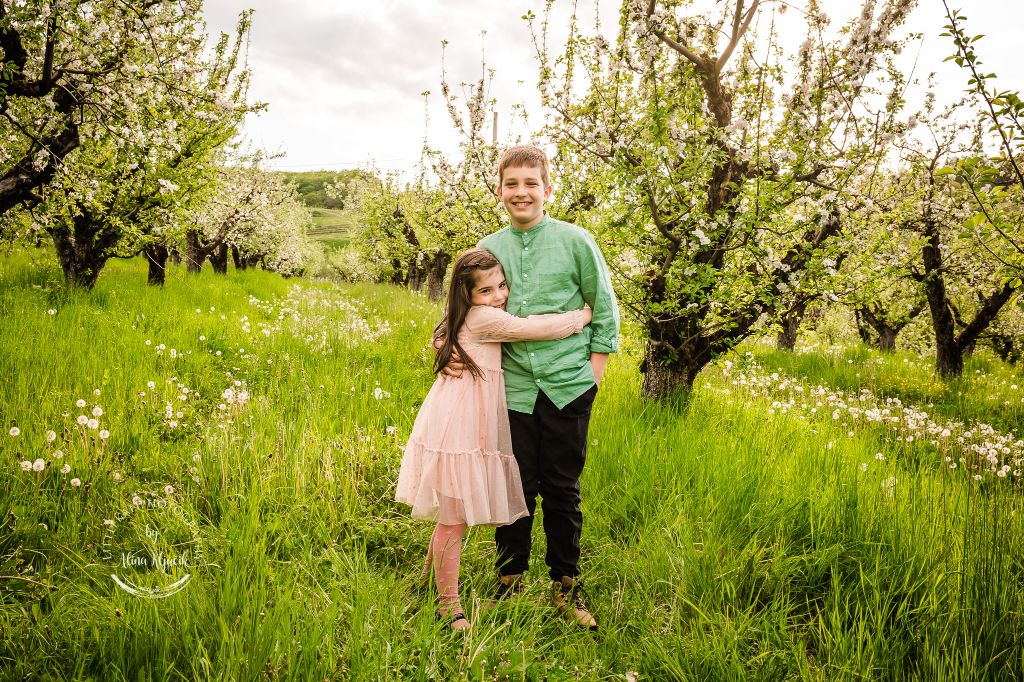 Fotografie de familie in natura, fotografie lavanda, fotografie rapita, fotografie livada meri