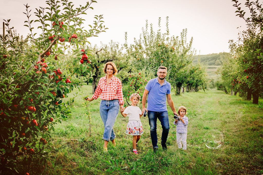 Fotografie de familie in natura, fotografie lavanda, fotografie rapita, fotografie livada meri