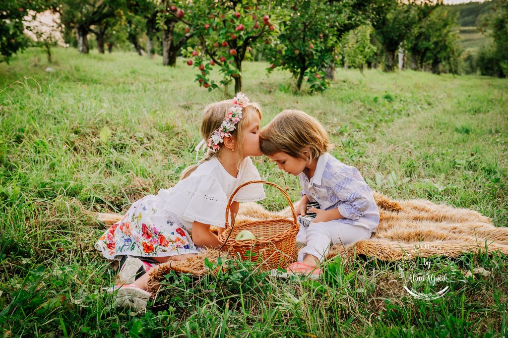Fotografie de familie in natura, fotografie lavanda, fotografie rapita, fotografie livada meri