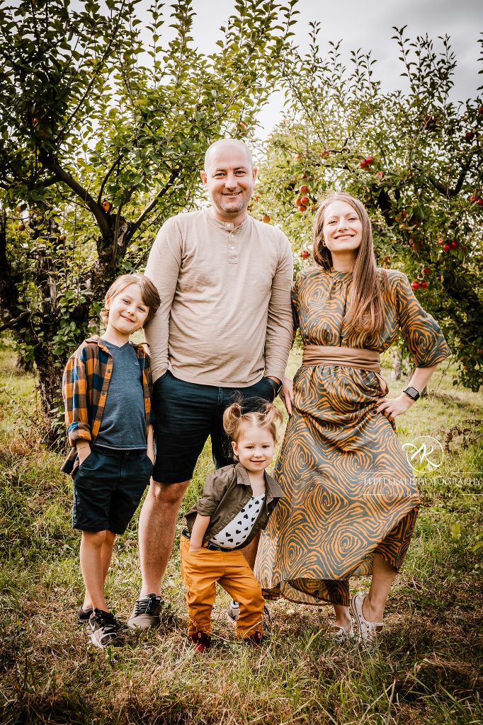 Fotografie de familie in natura, fotografie lavanda, fotografie rapita, fotografie livada meri